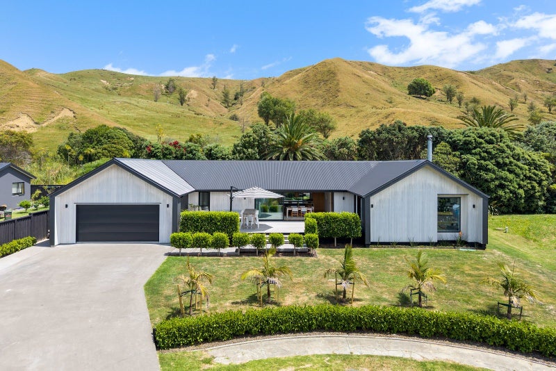 17 Sandy Cove, Wainui, Gisborne, Gisborne - Carousel 1