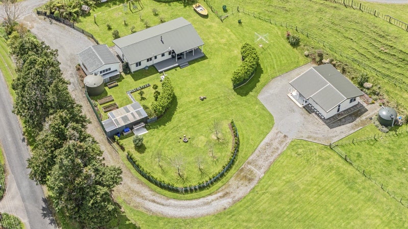 489A Barrett Road, Omata, New Plymouth - Carousel 1