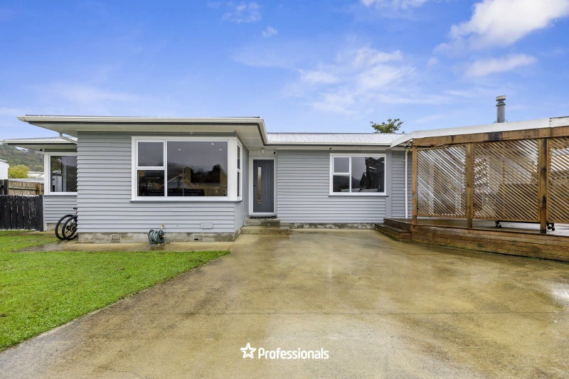 42 Mountbatten Grove, Clouston Park, Upper Hutt - Carousel 2