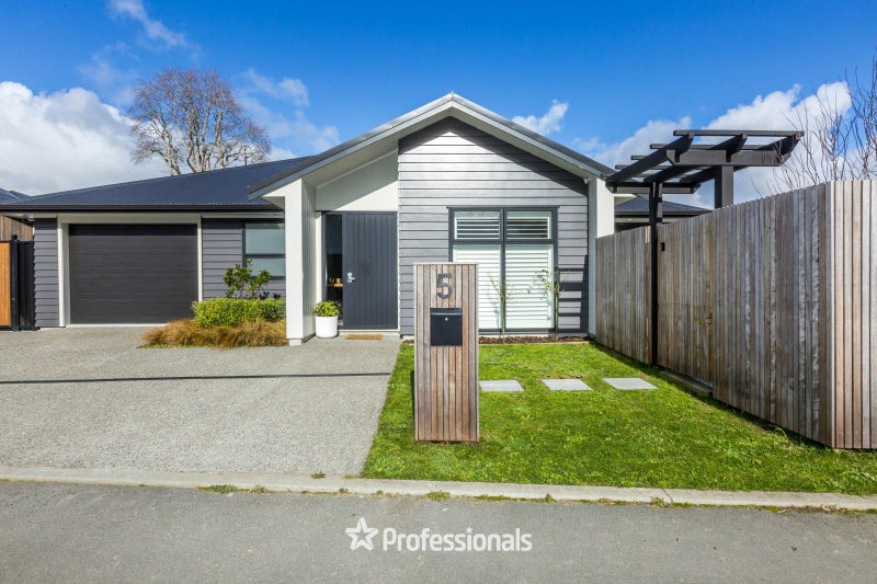 5 Nikau Lane, Timberlea, Upper Hutt - Carousel 1