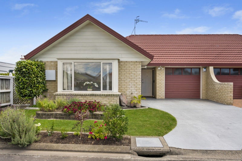 9/212 Grove RD, Mayfair, Havelock North - Carousel 1