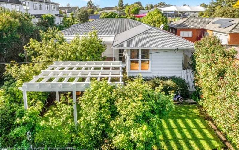 15 Kingdale Road, Henderson, Auckland - Carousel 2