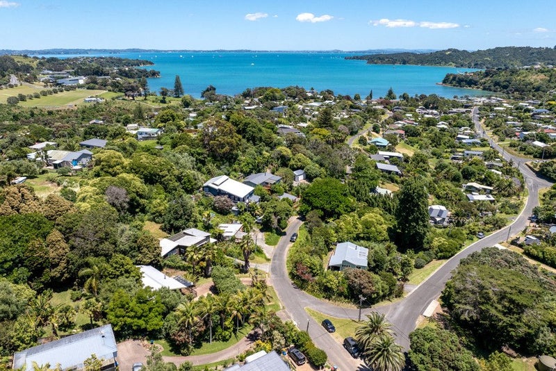 32 Ocean Road, Surfdale, Waiheke Island - Carousel 32