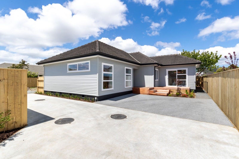 5 Camp Street, Silverstream, Upper Hutt - Carousel 1