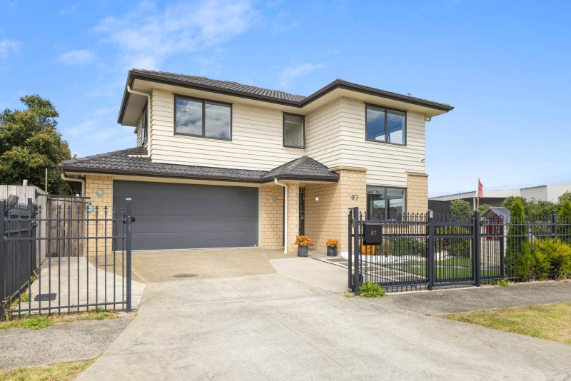 87 Naylors Drive, Mangere, Auckland - Carousel 1