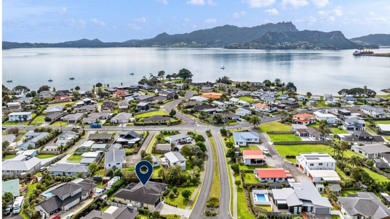 6 Stace Hopper Drive, One Tree Point - Carousel 2