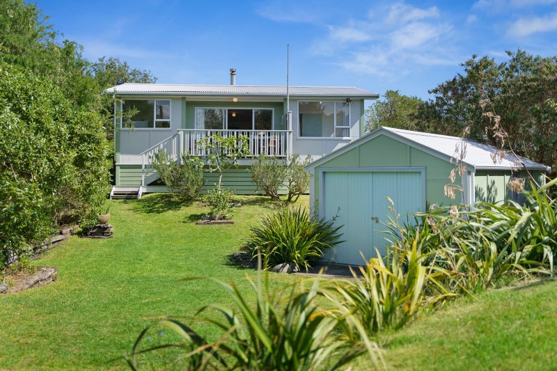 3 Arthur Street, Waikawa Beach, Manakau - Carousel 1