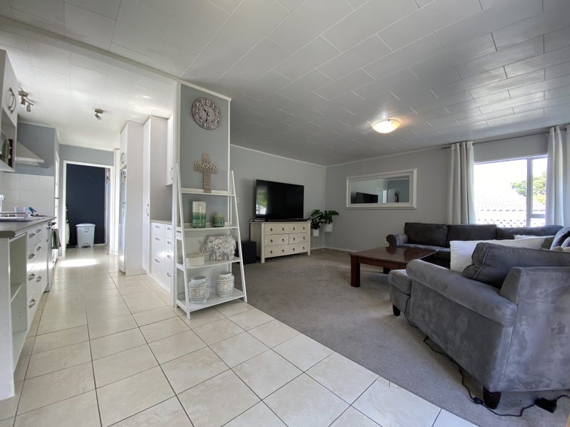 36 Lavery Place, Sunnynook, Auckland - Carousel 2