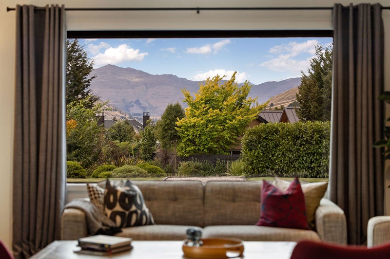 13 Hovingham Court, Jacks Point, QUEENSTOWN - Carousel 2