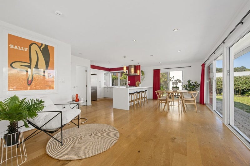 19 Miro Street, Eastbourne, Lower Hutt - Carousel 1