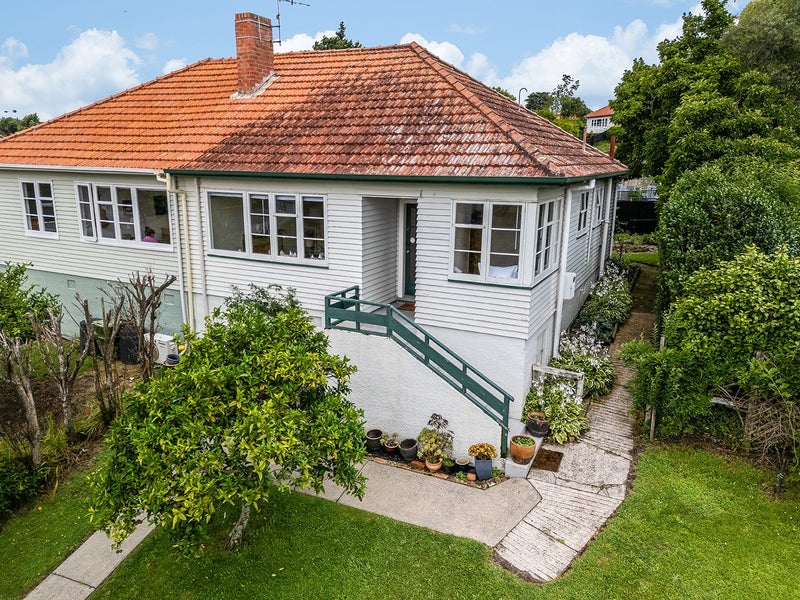 24 Plunket Terrace, Hamilton East, Hamilton - Carousel 2