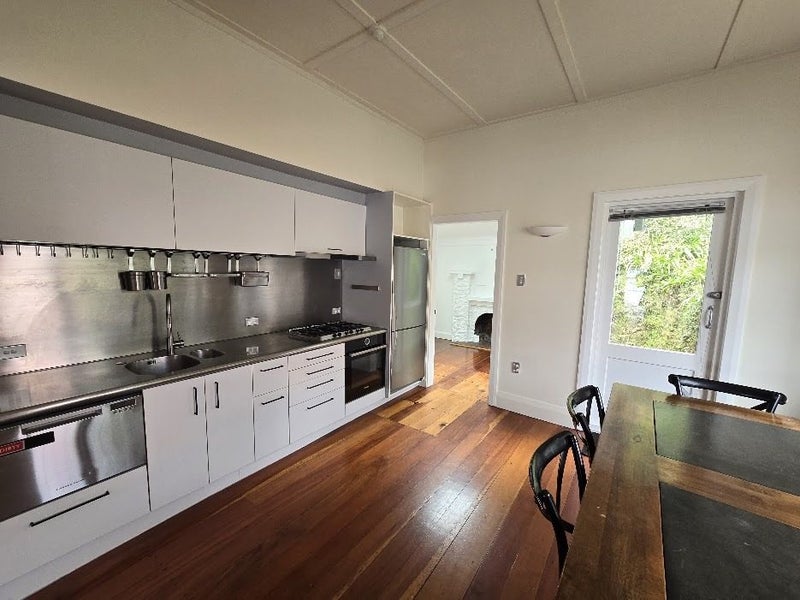 11 Mcintyre Avenue, Mount Victoria, Wellington - Carousel 2