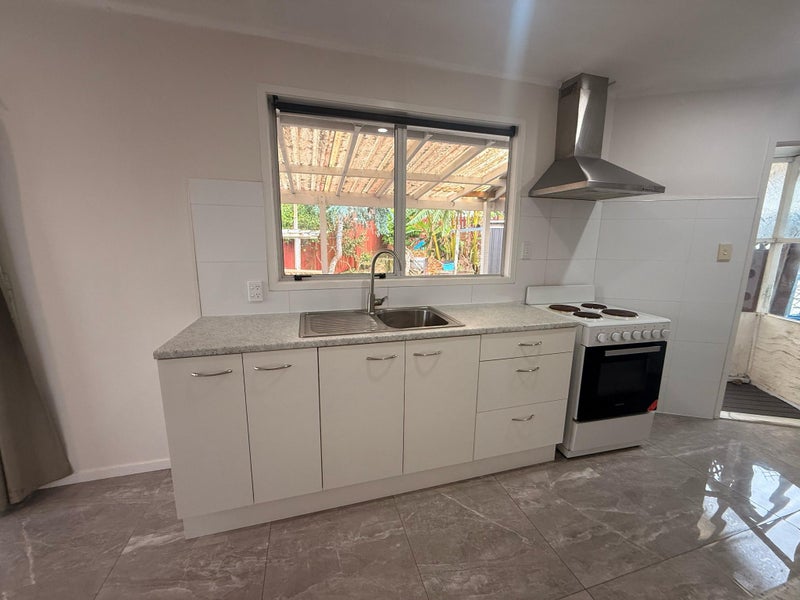 58 Everglade Drive, Goodwood Heights, Auckland - Carousel 1