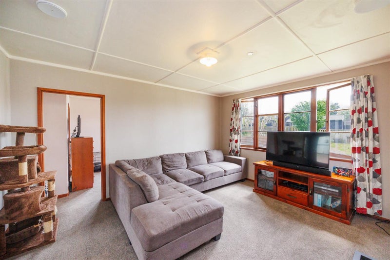 6 Johnson Street, Bulls - Carousel 19