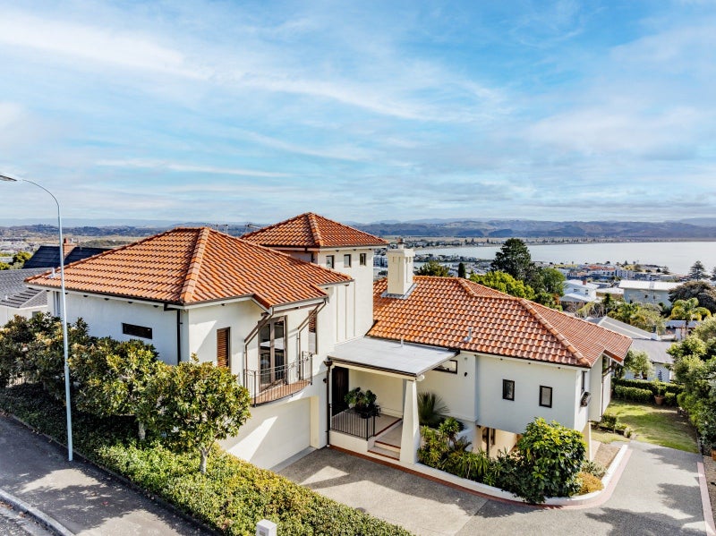 22 Coleman Terrace, Hospital Hill, Napier - Carousel 1