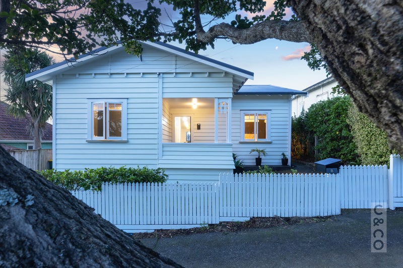 8 Puriri Street, Helensville, Rodney, Auckland - Carousel 1