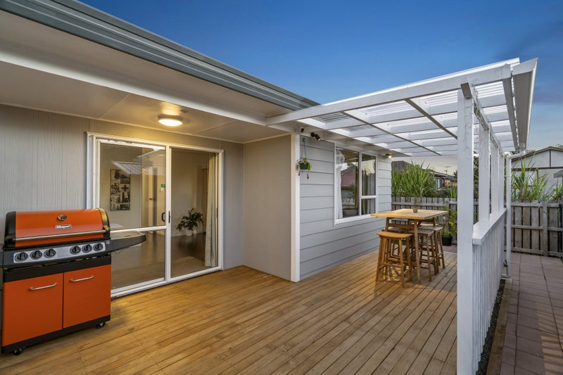 2/212 Waitemata Drive, Ranui, Auckland - Carousel 1