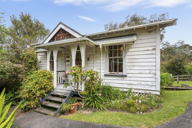 44 Grassmere Road, Henderson Valley, Auckland - Carousel 2
