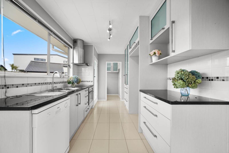 17 Fairdale Place, Birkdale, Auckland - Carousel 2