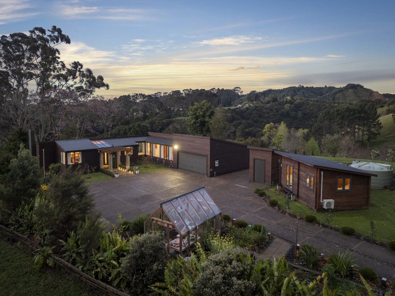 156 Ara-kotinga, Whitford, Manukau - Carousel 1