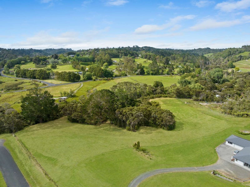 11 Redvale Rise, REDVALE, AUCKLAND - Carousel 2