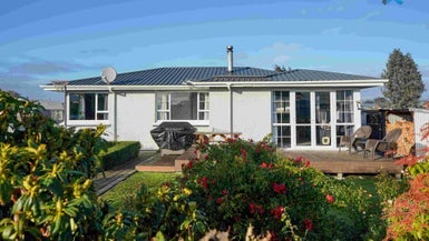 18 Orwell Crescent, Newfield, Invercargill - Carousel 1