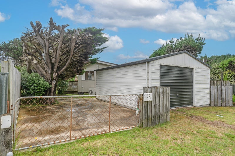 25 Te Kiri Street, Himatangi Beach - Carousel 2