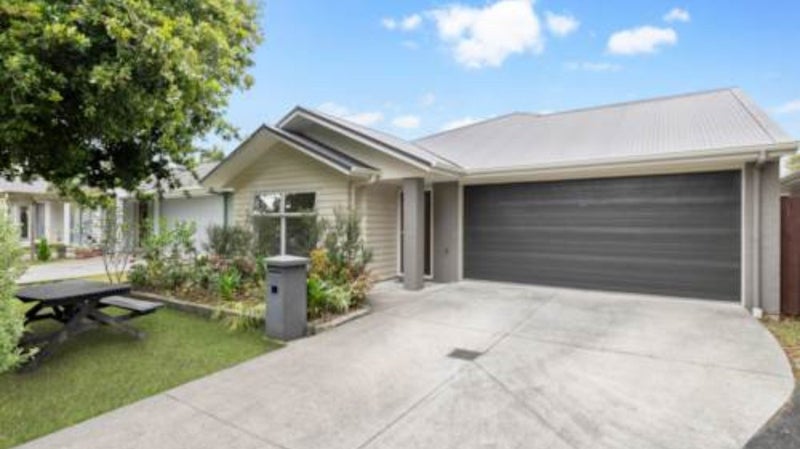 11 Poaka Avenue, Takanini, Auckland - Carousel 1
