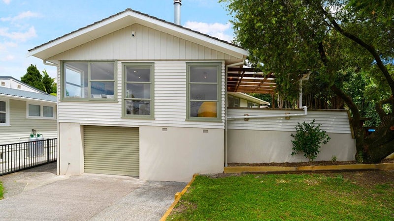 14 Pasteur Place, New Windsor, Auckland - Carousel 1