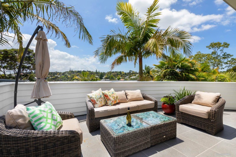 6 Frenz Drive, Titirangi, Auckland - Carousel 2