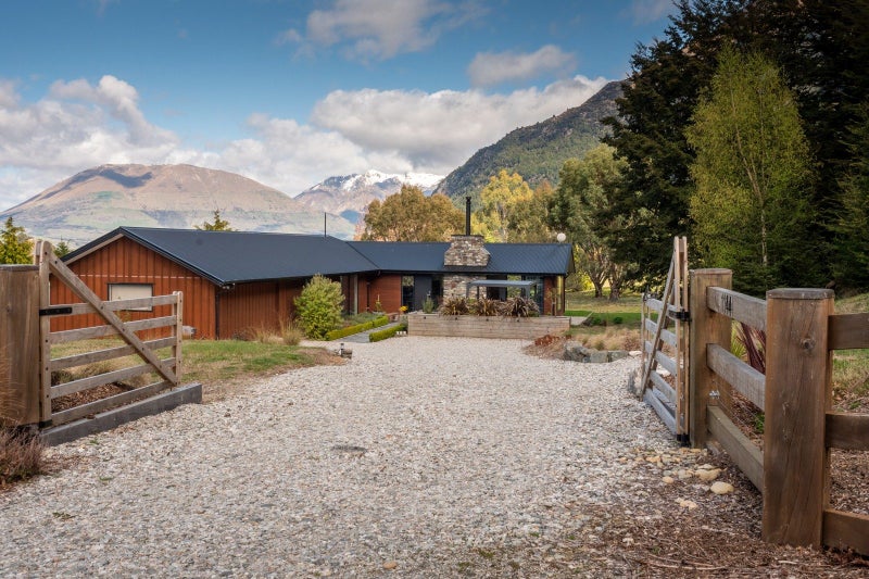 1144 Glenorchy-, MOUNT CREIGHTON, QUEENSTOWN - Carousel 1