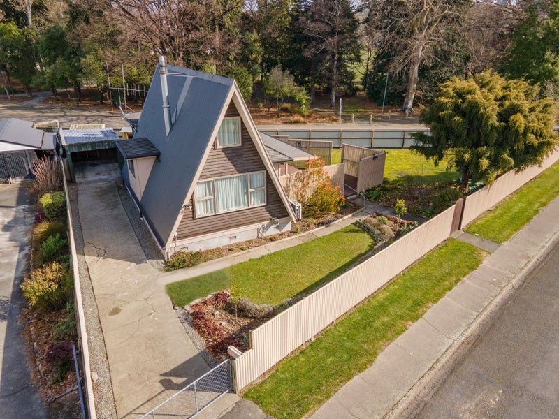 40 Hislop Street, Geraldine - Carousel 1