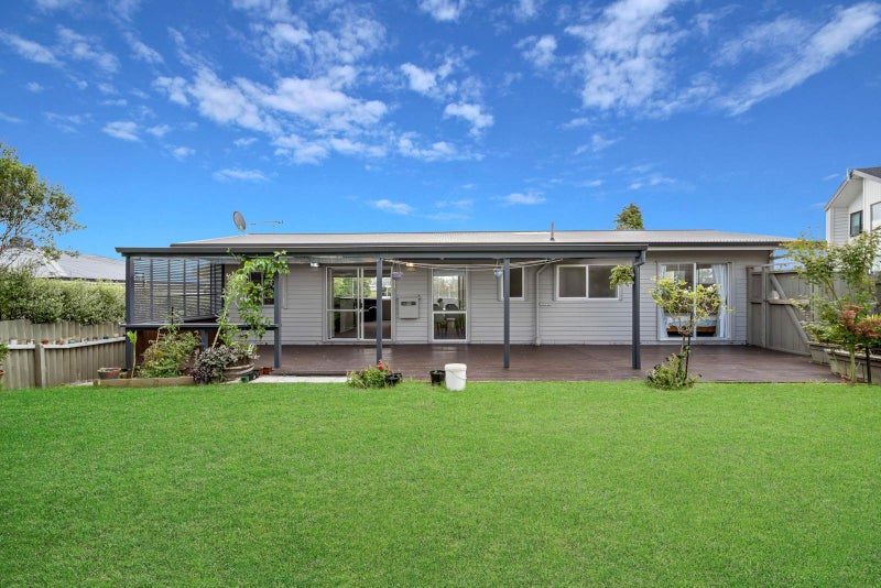 44 Bond Crescent, Forrest Hill, Auckland - Carousel 1