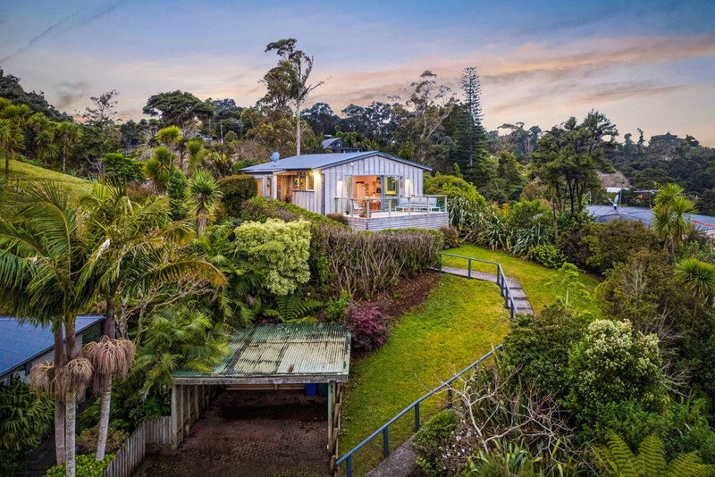 8 McEldowney Road, Titirangi, Auckland - Carousel 2