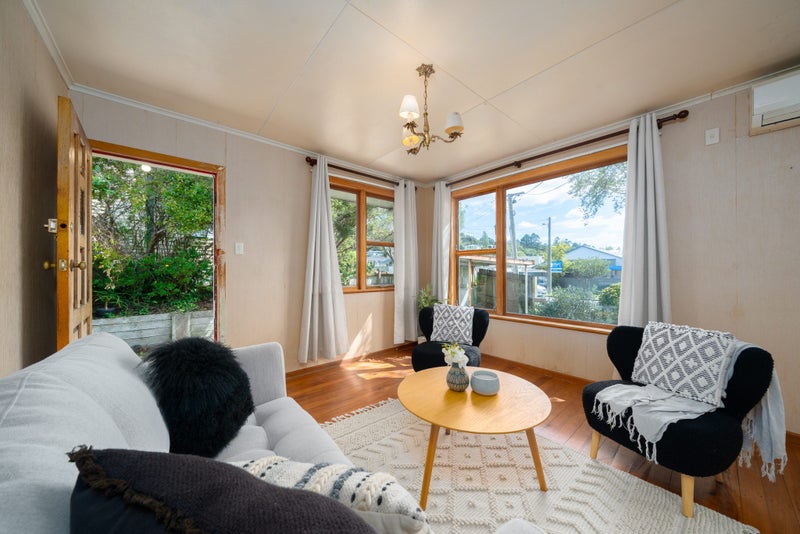 1/6 Young Grove, Stokes Valley, Lower Hutt - Carousel 2