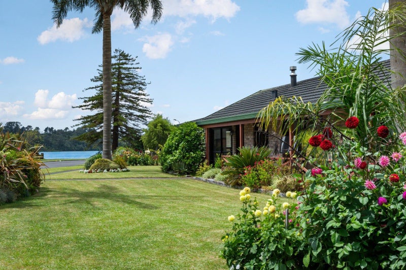1 Irwin Court, Katikati - Carousel 2