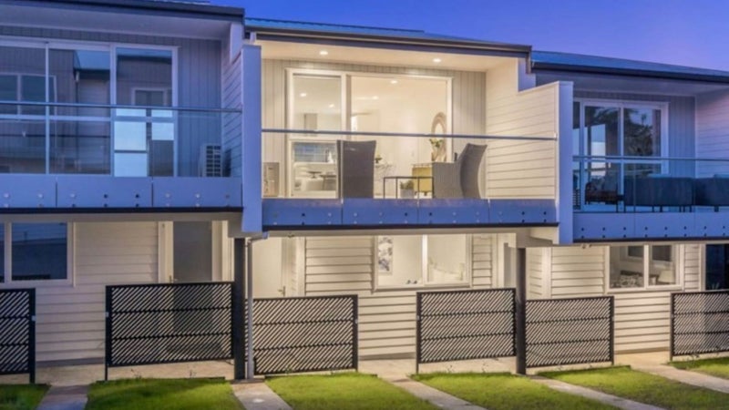 8/70A Barrack Road, Mount Wellington, Auckland - Carousel 1