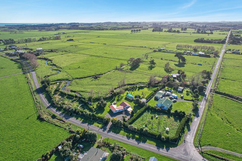 318 Kuku Beach Road, Levin - Carousel 26