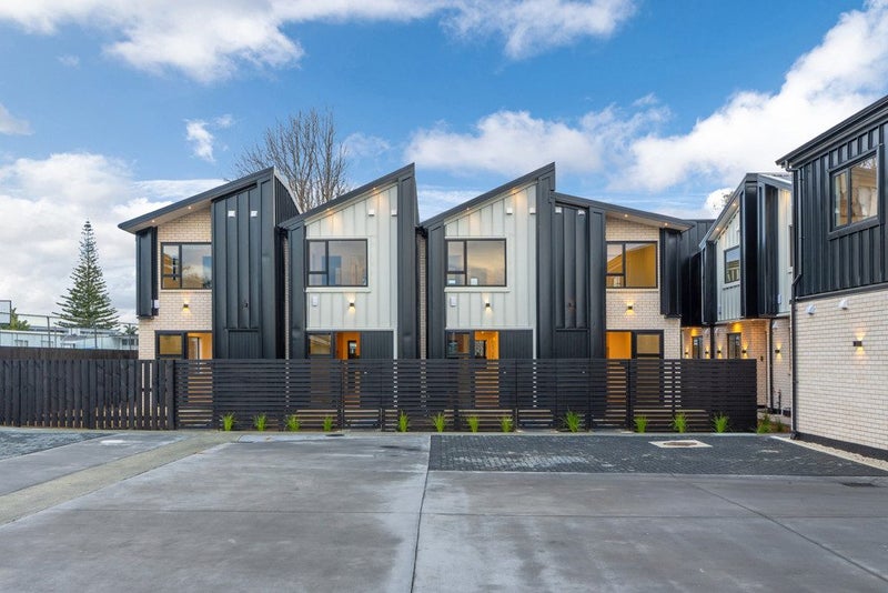 2/9 Blanes Road, Weymouth, Auckland - Carousel 1