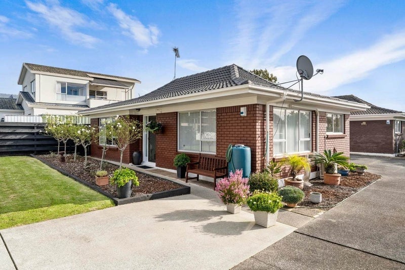 11A Levaut Place, Half Moon Bay, Manukau City, Auckland - Carousel 1
