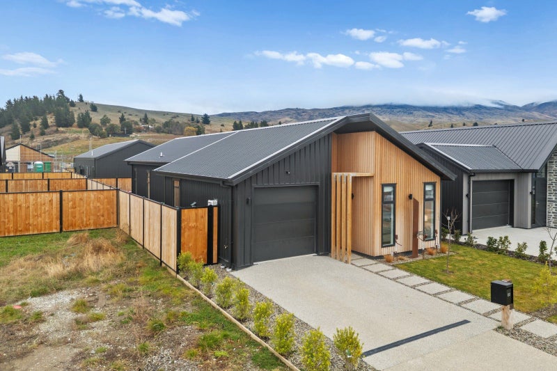 60 Wooing Tree Avenue, Cromwell, Cromwell - Carousel 1