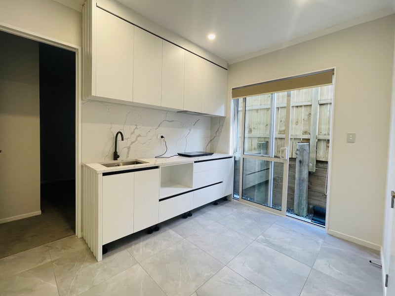 3 Pae Lane, Flat Bush, Auckland - Carousel 1