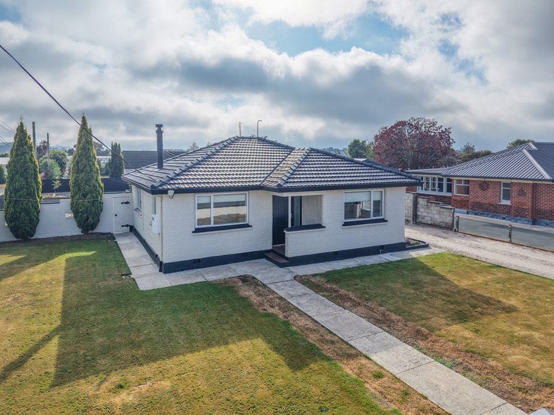 20 Sandringham Street, Oamaru, Waitaki, Otago - Carousel 1