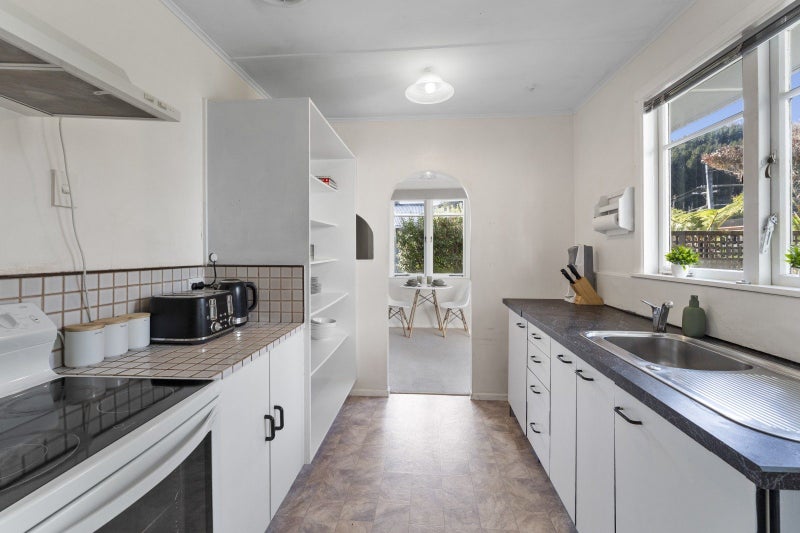 6 Kaitawa Crescent, Paraparaumu - Carousel 2