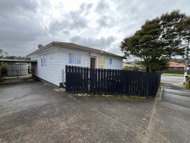 1/220 Waitemata Drive, Ranui, Auckland - Carousel 1