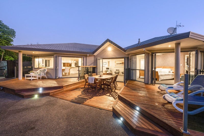 8 Almond Grove, Greenhithe, North Shore City, Auckland - Carousel 1