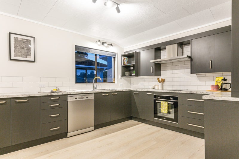 28 Mercury Way, Whitby, Porirua - Carousel 2