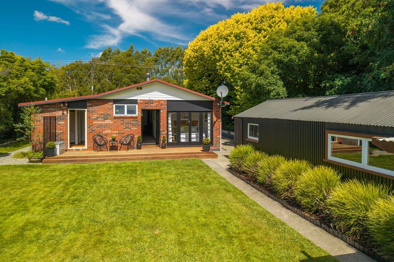 147 Whitby Road, Wakefield - Carousel 1