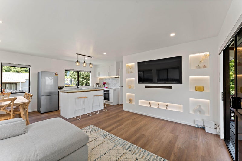 1/83 Kaurilands Road, Titirangi, Auckland - Carousel 1