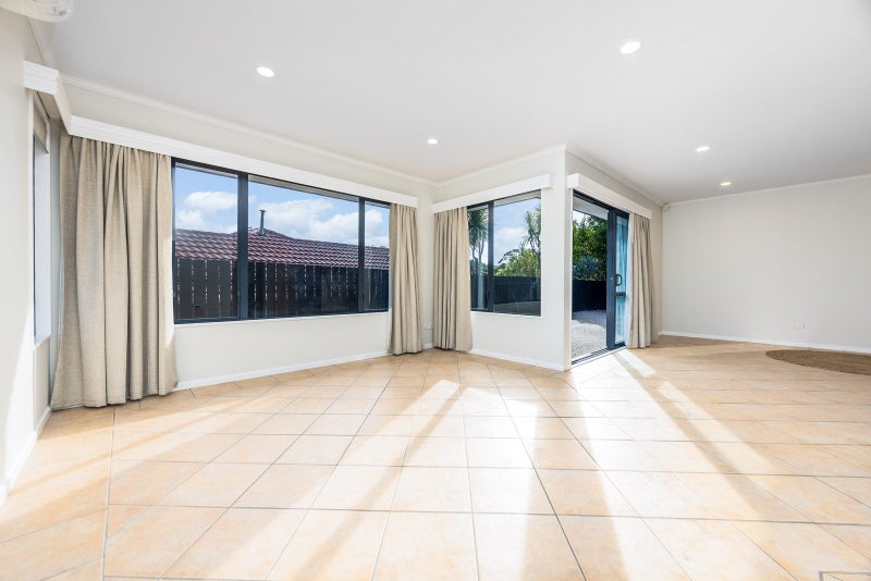 139 Roberta Crescent, Orewa, Orewa - Carousel 2